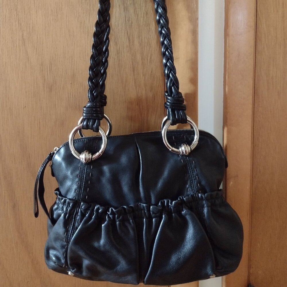 EUC B. Makowsky black leather bag with many pockets and zipper closure
